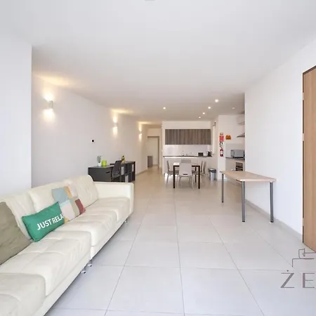 Beautiful View, 3 Bedroom Spacious Apartament