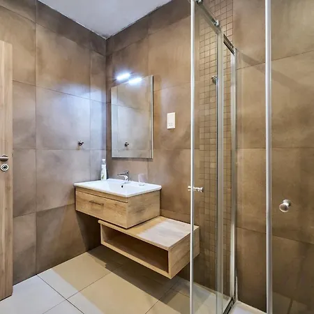 Beautiful View, 3 Bedroom Spacious *