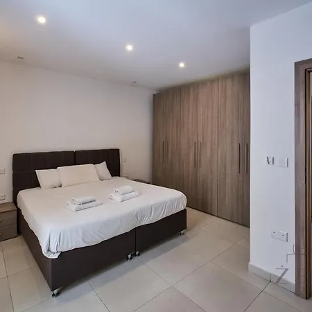 Beautiful View, 3 Bedroom Spacious