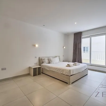 Beautiful View, 3 Bedroom Spacious Apartament Pietà