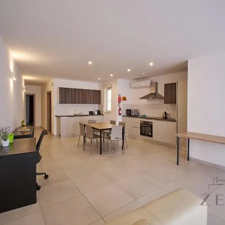 Beautiful View, 3 Bedroom Spacious Apartament Pietà